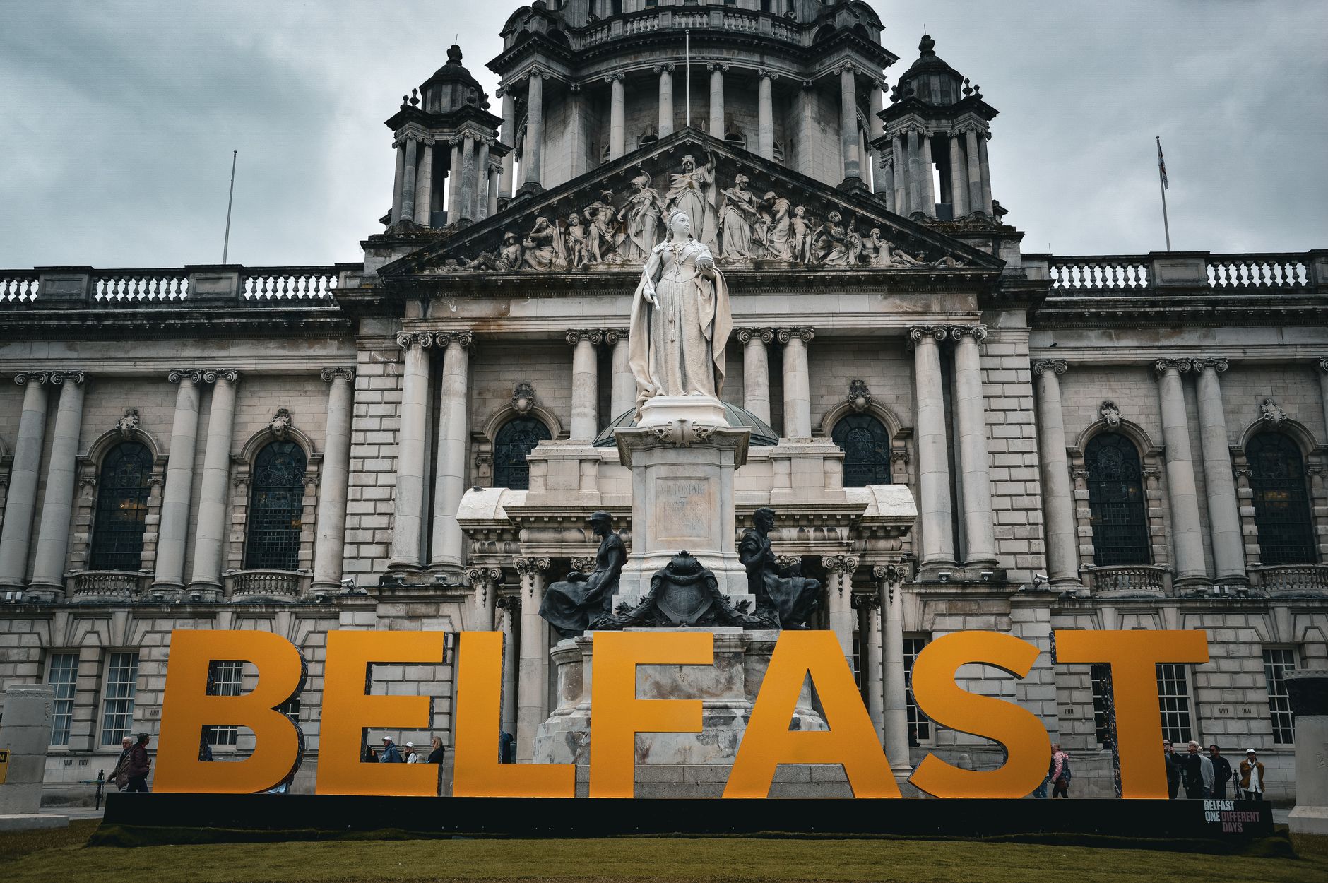 贝尔法斯特女王大学(Queen's University Belfast)2026申请指南:录取要求、学费与排名解读
